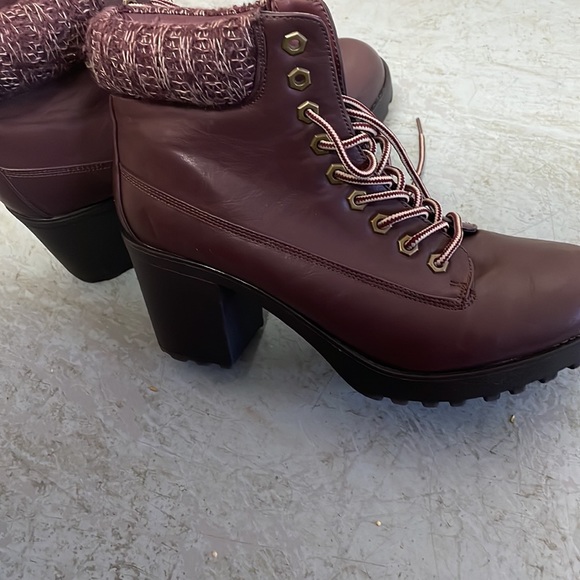 Shoes - NEW 😍Burgundy Boot